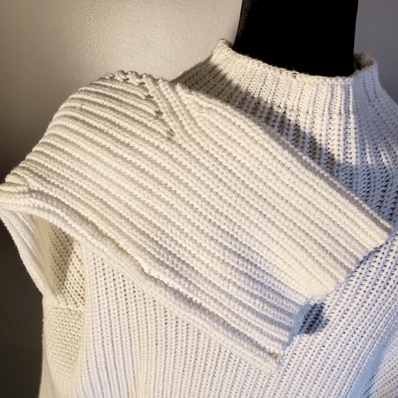 Lisa Rinna Fisherman's sweater - Picture 2 of 7